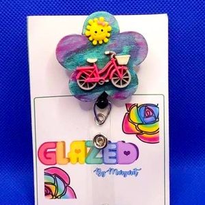 🆕Badge Reel 🛍🤩Free Shipping ✈️💌for bundle of 3 items and up📦